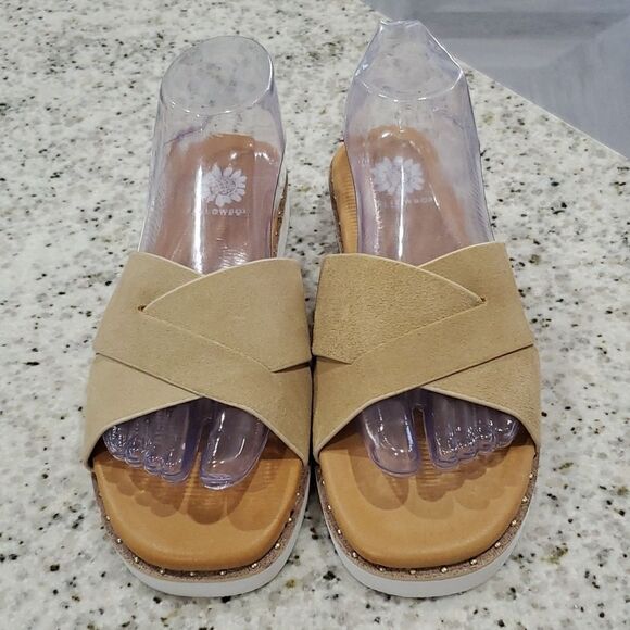 Yellow Box,  "Hemes". LEATHER sandals, Nwot,  Size 7.5 - Picture 2 of 6